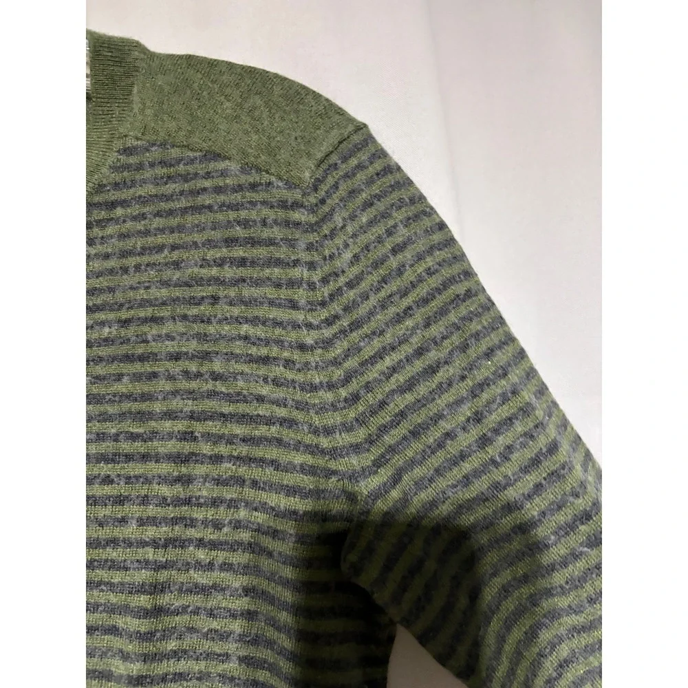 Banana Republic Sweater Mens M V-Neck Olive Green Striped Merino Wool Blend Knit